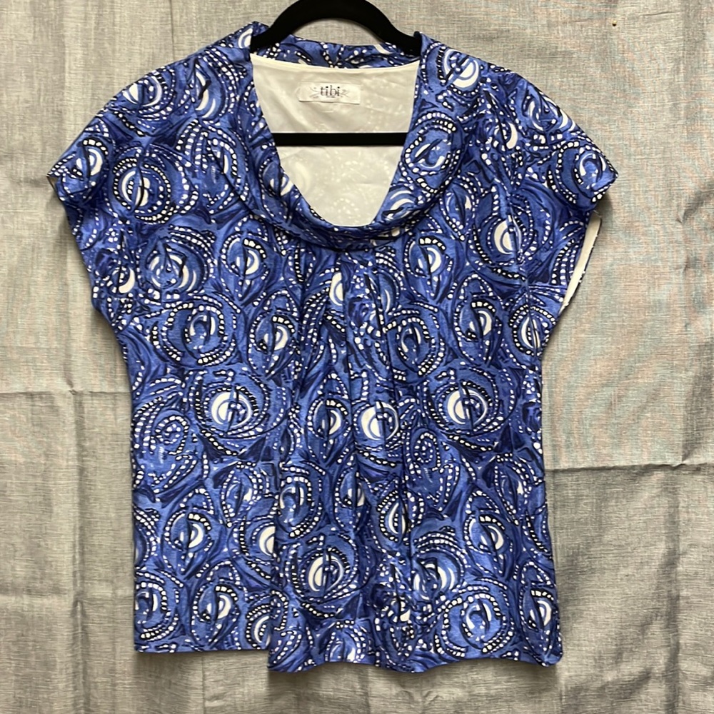Tibi Silk Short Sleeved Blouse with Finished cowl neck. Blue & White Sz. 10